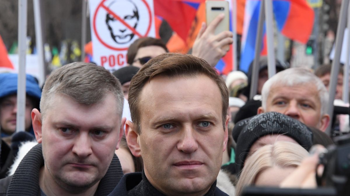 Rusko tvrdí, že nemělo důvod otrávit Navalného. Co zatím o případu víme?